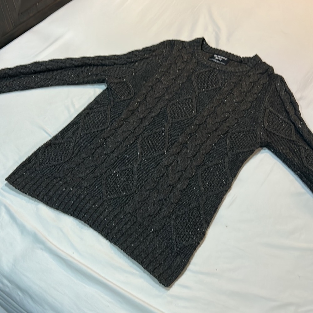 4 sweaters in bundle - Picture 6 of 13